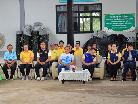 พิธีมอบถุงยังชีพให้กับประชาชนประสบภัยจากการสู้รับ ไทย-กัมพูชา