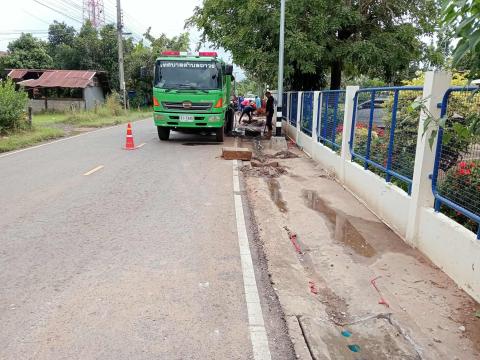 ลงพื้นที่ดำเนินการลอกท่อระบายน้ำอุดตัน