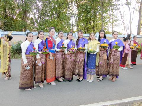 บรรยากาศประเพณีลอยกระทง