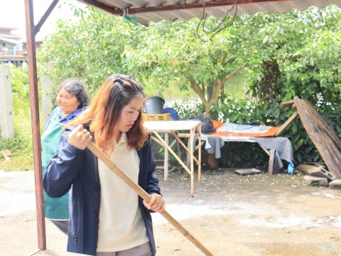 ลงพื้นที่ดำเนินการทำความสะอาดและจัดระเบียบพื้นที่ตลาดลานค้าชุมชน