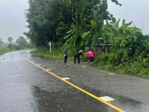 ลงพื้นที่ตรวจสอบความเรียบร้อยและติดตามสถานการณ์น้ำท่วมขัง