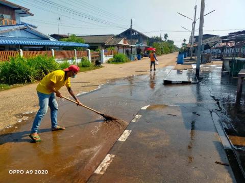 ล้างทำความสะอาดตลาดลานค้าชุมชน