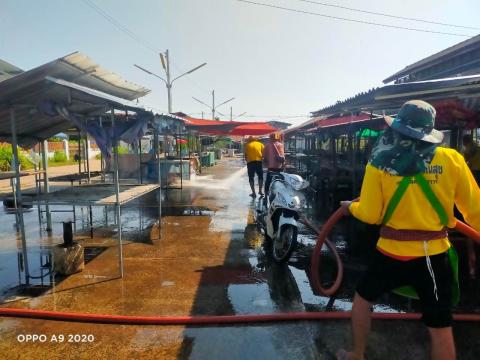 ล้างทำความสะอาดตลาดลานค้าชุมชน