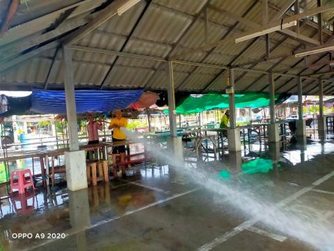 ล้างทำความสะอาดตลาดลานค้าชุมชน