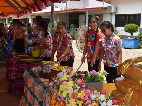 โครงการส่งเสริมเทศกาลประเพณี วันสงกรานต์ และรดน้ำดำหัวผู้สูงอายุ ประจำปี 2566