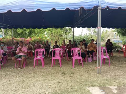 ร่วมทำบุญตักบาตร ประเพณีทำบุญกลางบ้านของบ้านบุตาพวง หมู่ 6