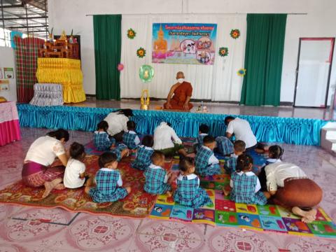 กิจกรรมส่งเสริมคุณธรรมจริยธรรมเด็กปฐมวัยในวันอาสาฬหบูชาและวันเข้าพรรษา(ศูนย์พัฒนาเด็กเล็กบ้านหนองหิน)