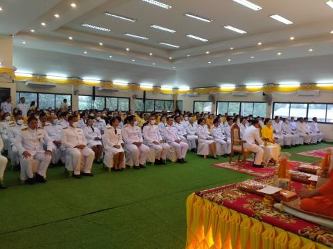 ร่วมพิธีตักบาตรข้าวสารอาหารแห้ง เนื่องในวันเฉลิมพระชนมพรรษา พระบาทสมเด็จพระปรเมนทรรามาธิบดีศรีสินทรมหาวชิราลงกรณ พระวชิรเกล้าเจ้าอยู่หัว