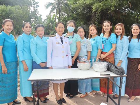 วมพิธีตักบาตรข้าวสารอาหารแห้ง เนื่องในวันเฉลิมพระชนมพรรษา สมเด็จพระนางเจ้าสิริกิติ์ พระบรมราชินีนาถ พระบรมราชชนนีพันปีหลวง