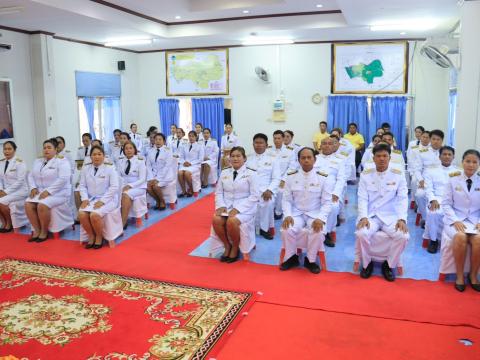 พิธี รับพระราชทานพระบรมฉายาลักษณ์ พระบาทสมเด็จพระเจ้าอยู่หัวที่ ฉายกับสมเด็จพระนางเจ้าฯพระบรมราชินี
