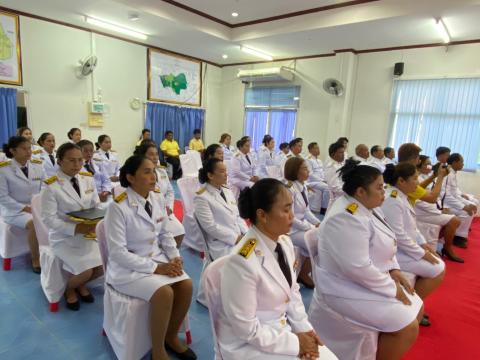 พิธี รับพระราชทานพระบรมฉายาลักษณ์ พระบาทสมเด็จพระเจ้าอยู่หัวที่ ฉายกับสมเด็จพระนางเจ้าฯพระบรมราชินี