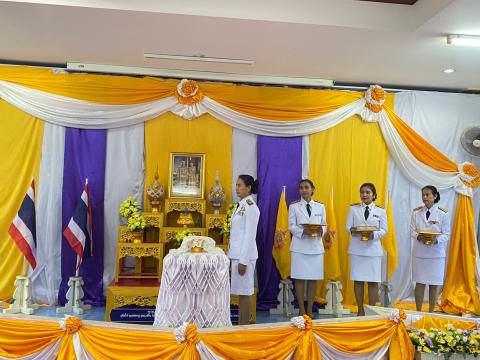 พิธี รับพระราชทานพระบรมฉายาลักษณ์ พระบาทสมเด็จพระเจ้าอยู่หัวที่ ฉายกับสมเด็จพระนางเจ้าฯพระบรมราชินี