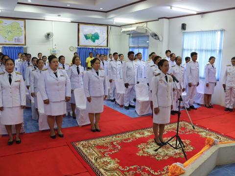 พิธี รับพระราชทานพระบรมฉายาลักษณ์ พระบาทสมเด็จพระเจ้าอยู่หัวที่ ฉายกับสมเด็จพระนางเจ้าฯพระบรมราชินี