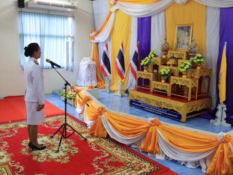 พิธี รับพระราชทานพระบรมฉายาลักษณ์ พระบาทสมเด็จพระเจ้าอยู่หัวที่ ฉายกับสมเด็จพระนางเจ้าฯพระบรมราชินี