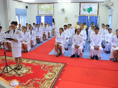 พิธี รับพระราชทานพระบรมฉายาลักษณ์ พระบาทสมเด็จพระเจ้าอยู่หัวที่ ฉายกับสมเด็จพระนางเจ้าฯพระบรมราชินี