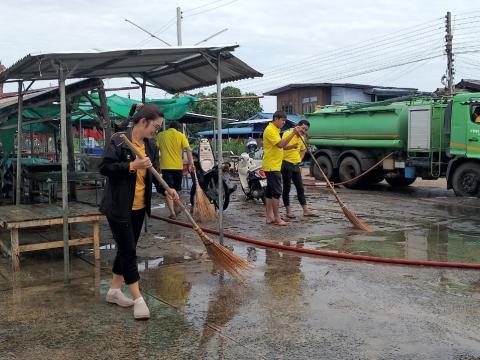 ล้างทำความสะอาดตลาดลานค้าชุมชน