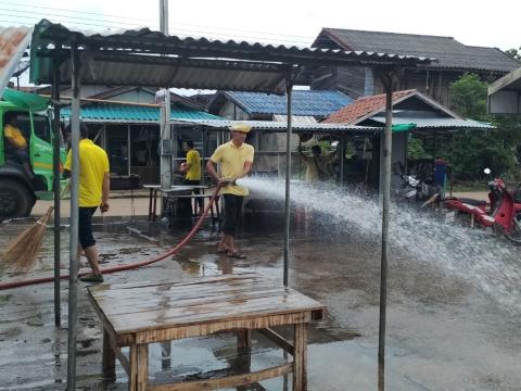 ล้างทำความสะอาดตลาดลานค้าชุมชน