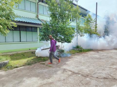พ่นสารเคมีกำจัดยุง กรณีมีผู้ป่วยด้วยโรคไข้เลือดออกในพื้นที่