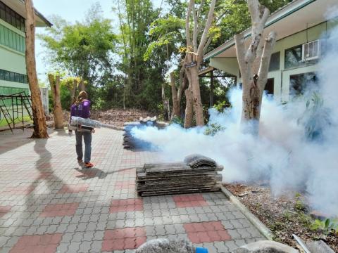 พ่นสารเคมีกำจัดยุง กรณีมีผู้ป่วยด้วยโรคไข้เลือดออกในพื้นที่