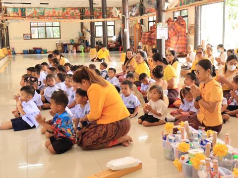 ถวายเทียนพรรษา และเวียนเทียน เนื่องในวันอาสาฬหบูชาและวันเข้าพรรษา