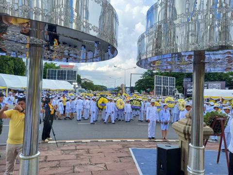 พิธีวางพวงมาลาและกล่าวน้อมรำลึกในพระมหากรุณาธิคุณ