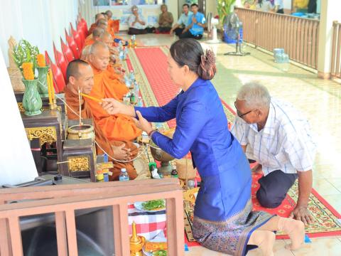 ทำบุญถวายเพลแด่พระสงฆ์