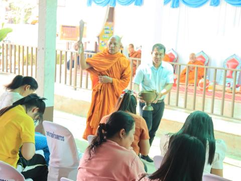 ทำบุญถวายเพลแด่พระสงฆ์