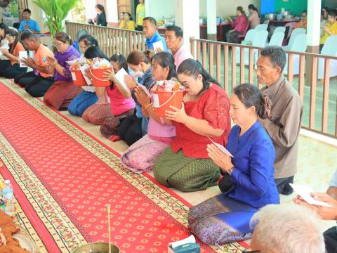 ทำบุญถวายเพลแด่พระสงฆ์