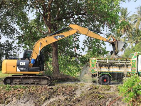 การกำจัดวัชพืชในเขตเทศบาลตำบลถาวร ประจำปีงบประมาณ 2568