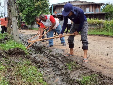 ขุดลอกทางระบายน้ำรอบอาคารสำนักงานเทศบาลตำบลถาวร