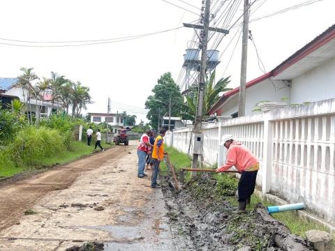 ขุดลอกทางระบายน้ำรอบอาคารสำนักงานเทศบาลตำบลถาวร