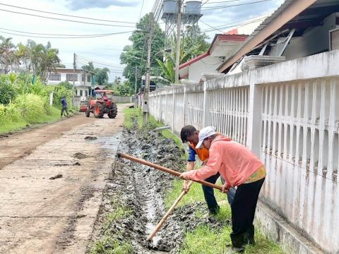 ขุดลอกทางระบายน้ำรอบอาคารสำนักงานเทศบาลตำบลถาวร