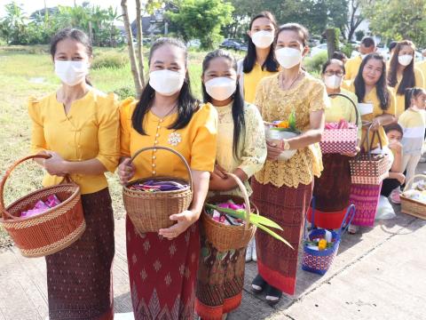 พิธีตักบาตรข้าวสารอาหารแห้ง
