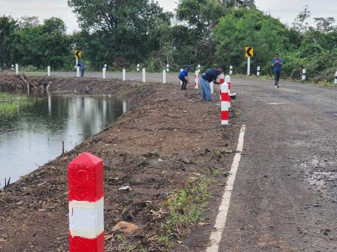 ติดตั้งเสาหลักลาย ริมอ่างเก็บน้ำคลองโพธิ์