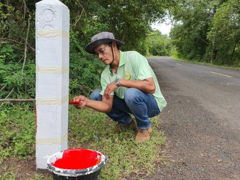 ติดตั้งเสาหลักลาย ริมอ่างเก็บน้ำคลองโพธิ์