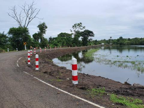 ติดตั้งเสาหลักลาย ริมอ่างเก็บน้ำคลองโพธิ์