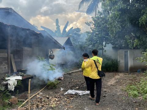 พ่นหมอกควันกำจัดยุงลาย พาหะนำโรคไข้เลือดออก
