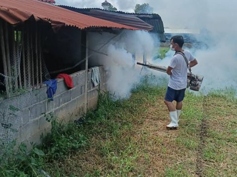 พ่นหมอกควันกำจัดยุงลาย พาหะนำโรคไข้เลือดออก