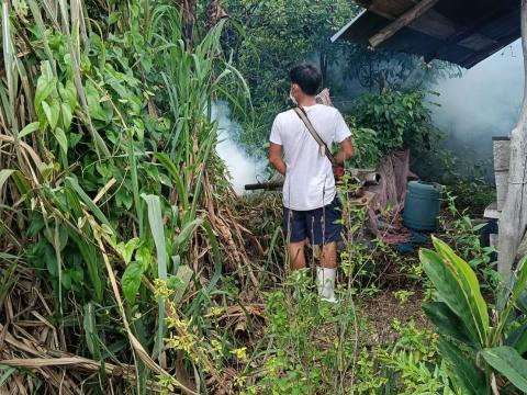 พ่นหมอกควันกำจัดยุงลาย พาหะนำโรคไข้เลือดออก