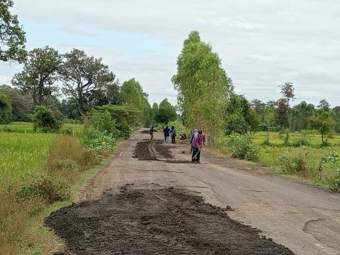 ซ่อมแซมถนนเส้นหนองเบือก และหมู่ที่ 5 บ้านหนองปรือ