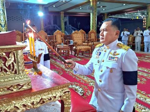 ร่วมพิธีบำเพ็ญกุศลสวดพระพุทธมนต์หรือสวดพระอภิธรรมอุทิศถวายพระราชกุศล