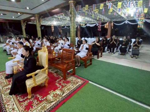 ร่วมพิธีบำเพ็ญกุศลสวดพระพุทธมนต์หรือสวดพระอภิธรรมอุทิศถวายพระราชกุศล