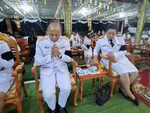 ร่วมพิธีบำเพ็ญกุศลสวดพระพุทธมนต์หรือสวดพระอภิธรรมอุทิศถวายพระราชกุศล