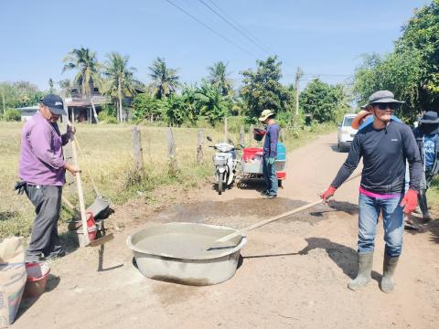 ซ่อมแซมถนน หมู่ที่ 5 บ้านหนองปรือ