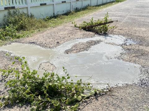 ลงพื้นที่ซ่อมแซมถนน หมู่ที่ 4