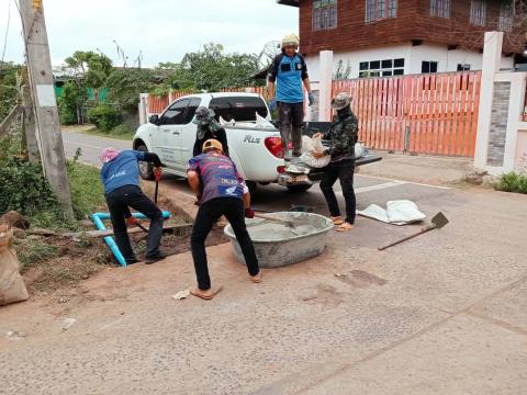 ดำเนินการซ่อมแซมถนนที่ชำรุดเสียหาย