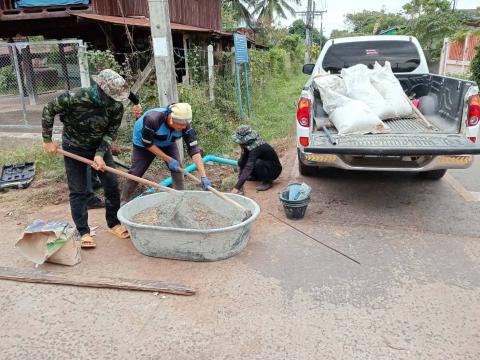 ดำเนินการซ่อมแซมถนนที่ชำรุดเสียหาย