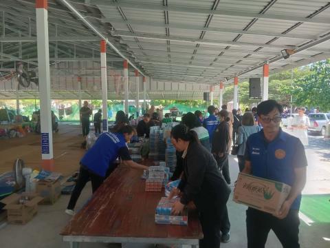 ร่วมบริจาคสิ่งของ ณ ศูนย์อพยพวัดดอนไม้ไฟ