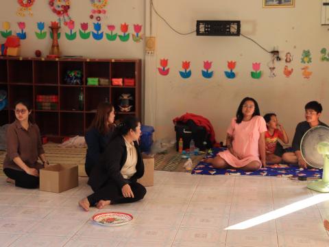 ส่งมอบสิ่งของอุปโภคบริโภค ณ ศูนย์พักพิงชั่วคราว วัดหนองโบส์ถ