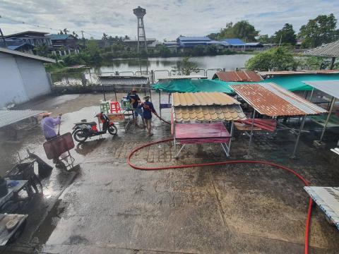 ล้างทำความสะอาดตลาดชุมชน